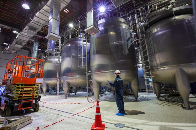 milk-cellar-vertical-stainless-steel-factory-tanks-normal